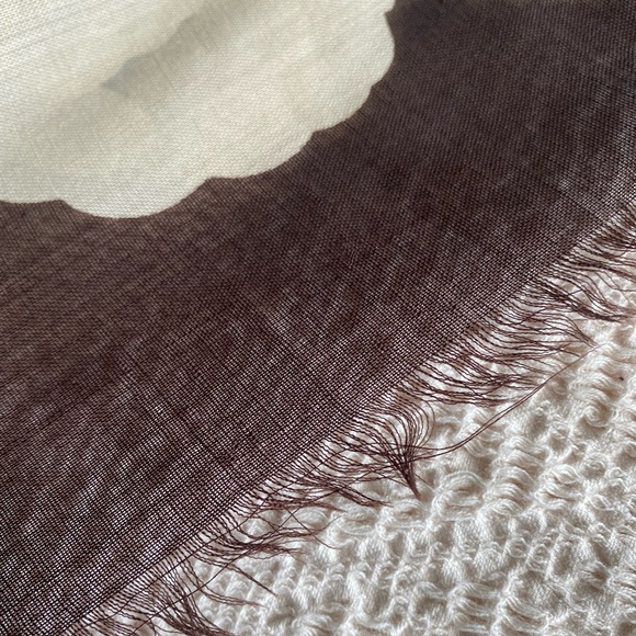 ❤️SOLD❤️ Authentic Vintage Chanel Large Scarf - Picture 10 of 10